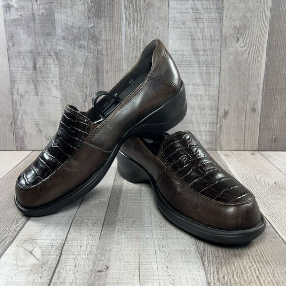 Clarks Women's Artisan Slip On Leather Loafer Shoes Croc Print Brown Size 6 M - Picture 2 of 15